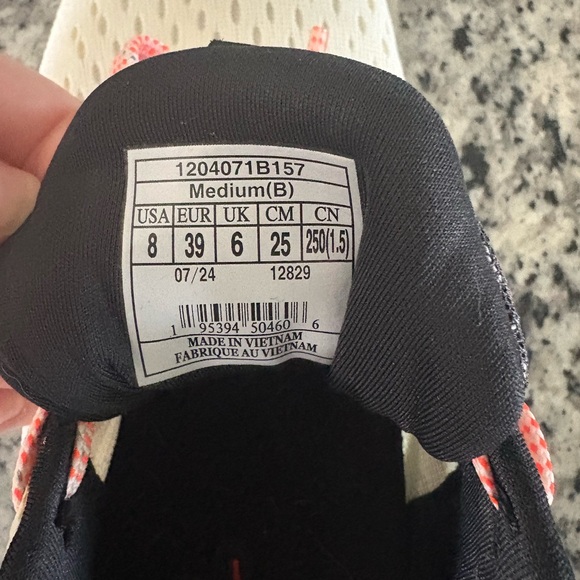 Brooks Women's Running Shoes - White and Pink - Picture 3 of 5